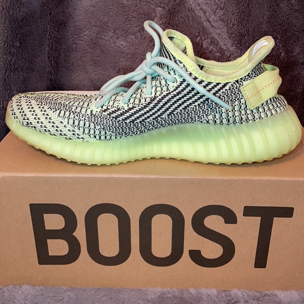 Authentic Yeezy Boost 350 - image 5